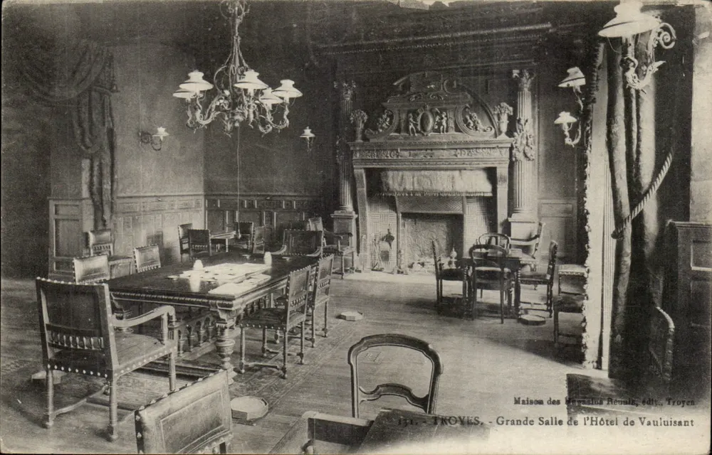 Große Halle des Hotels de Vauluisant — Troyes — Maison des Magasins Réaulx, Verlag Troyen - Vorderseite