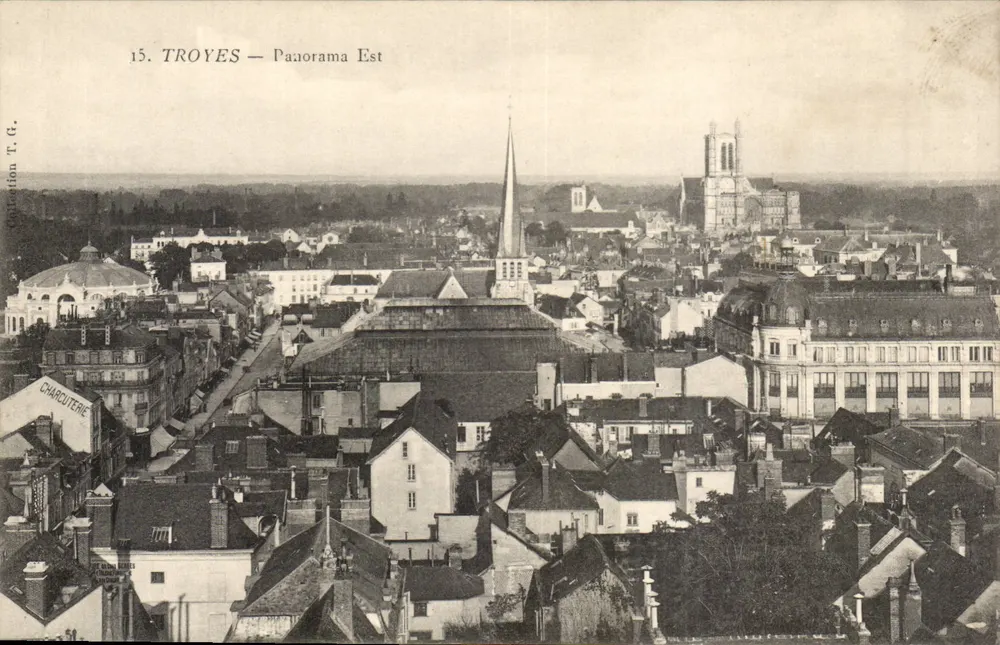 Troyes — Panorama Leste — Charcuterie T.G. - Frente