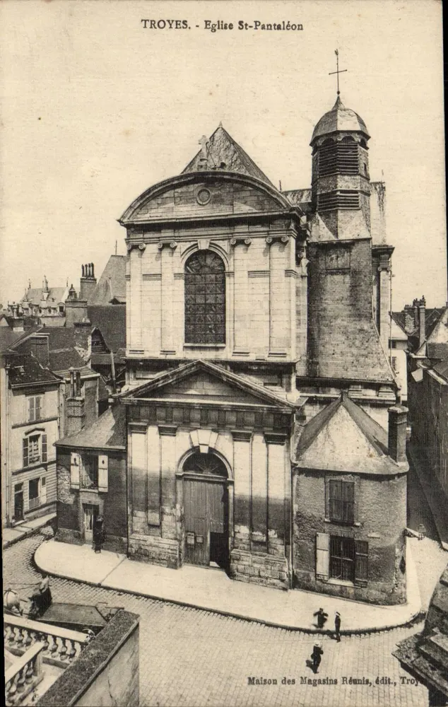 Troyes - Igreja de São Pantaleão — Maison des Magasins Réunis, editora, Troyes - Frente