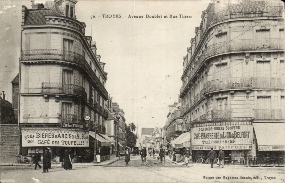 Troyes - Avenue Doublet e Rue Thiers — Magasin des Magasins Réunis, edito a Troyes, n°76 - Recto