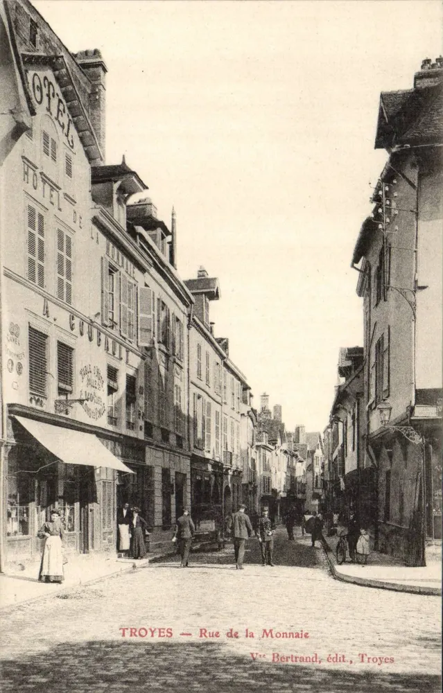 Troyes — Rue de la Monnaie — V.° Bertrand, editor, Troyes - Frente