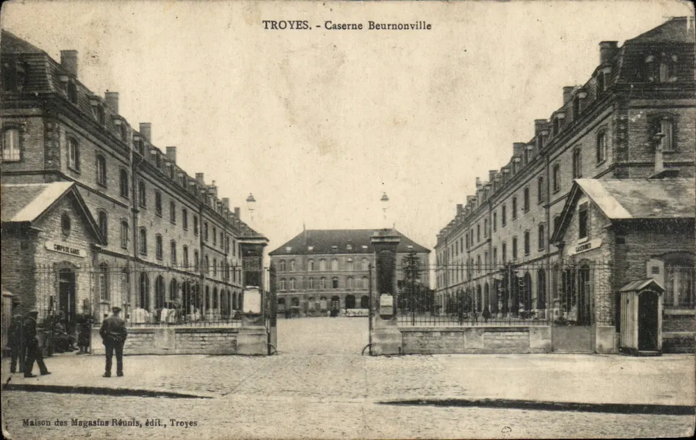 Troyes - Casa de Beurnonville — Casa dos Lojas Reunidas, editora, Troyes - Frente