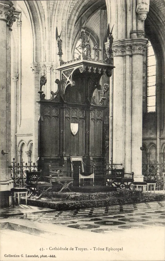 Catedral de Troyes — Trono episcopal — Coleção G. Lancelot, fot.-edit. - Frente