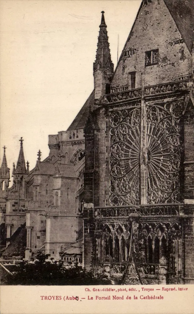 Troyes (Aube) — Das Nordportal der Kathedrale — Ch. Granddider, fot. Verleger, Troyes - Vorderseite