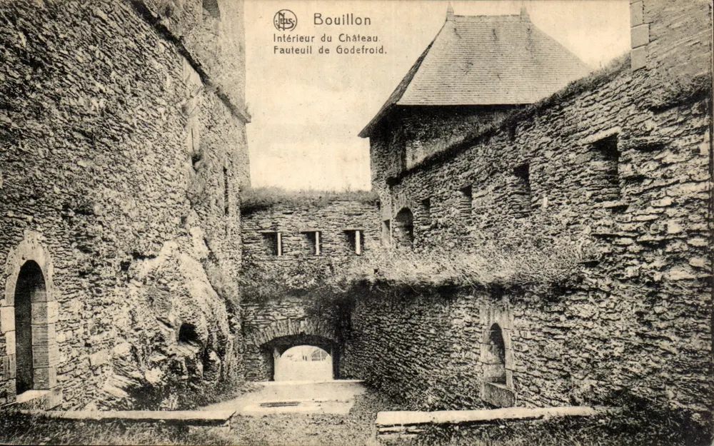 Bouillon — Innenansicht des Schlosses. Stuhl von Godefroid. - Vorderseite