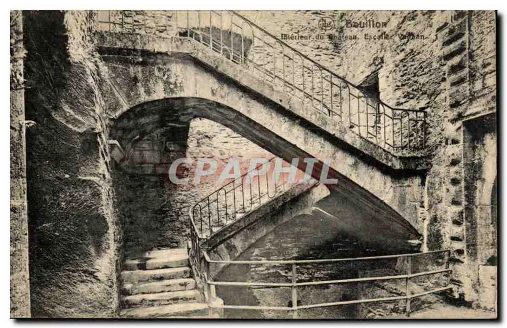Innenraum des Schlosses, Treppen im Schatten — Beuillon - Vorderseite