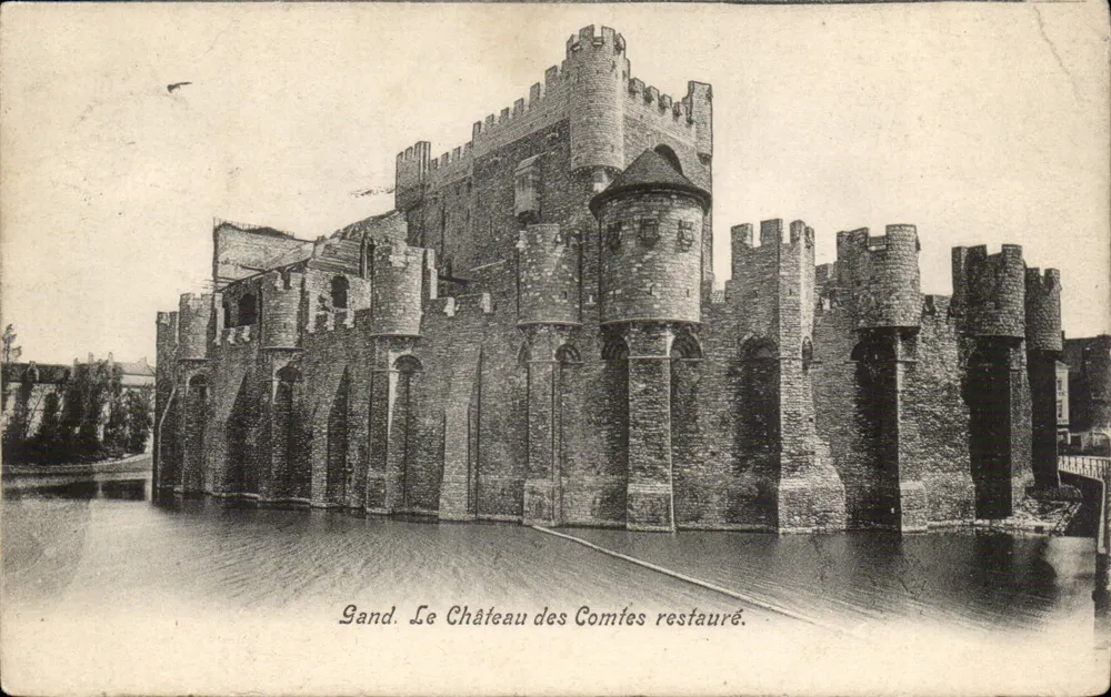 Gand. O Castelo dos Condes restaurado. - Frente