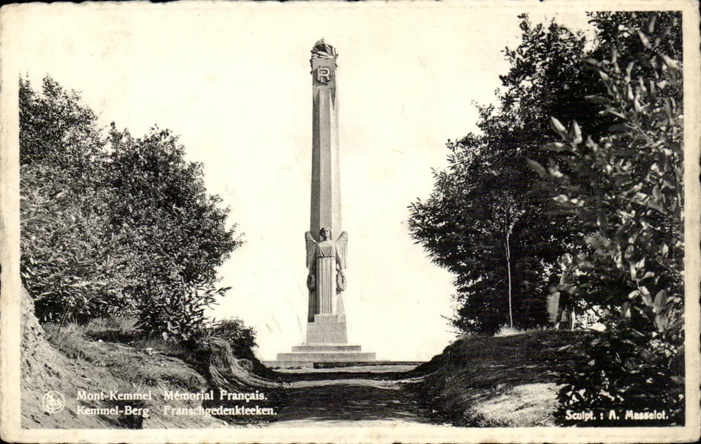 Mont Kemmel — Französischer Gedenkstein — Bildhauer: A. Masselot - Vorderseite