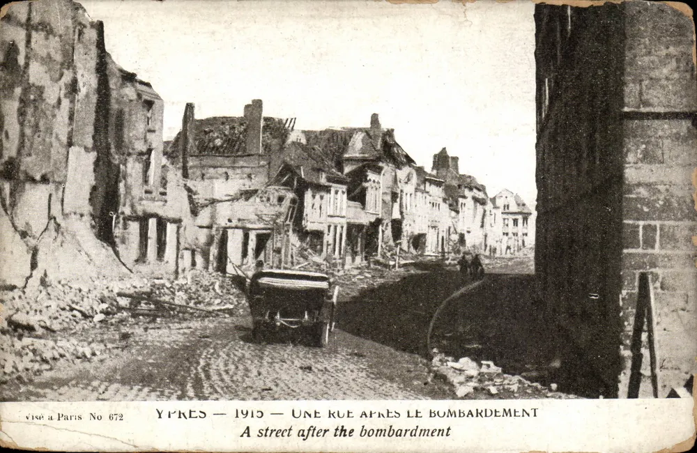 Ypres — 1915 — Eine Straße nach dem Bombardement — vise à Paris Nr. 672 - Vorderseite