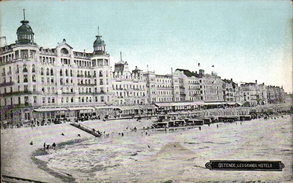 Ostende, os grandes hotéis — vista da praia e dos edifícios — editor não visível - Frente