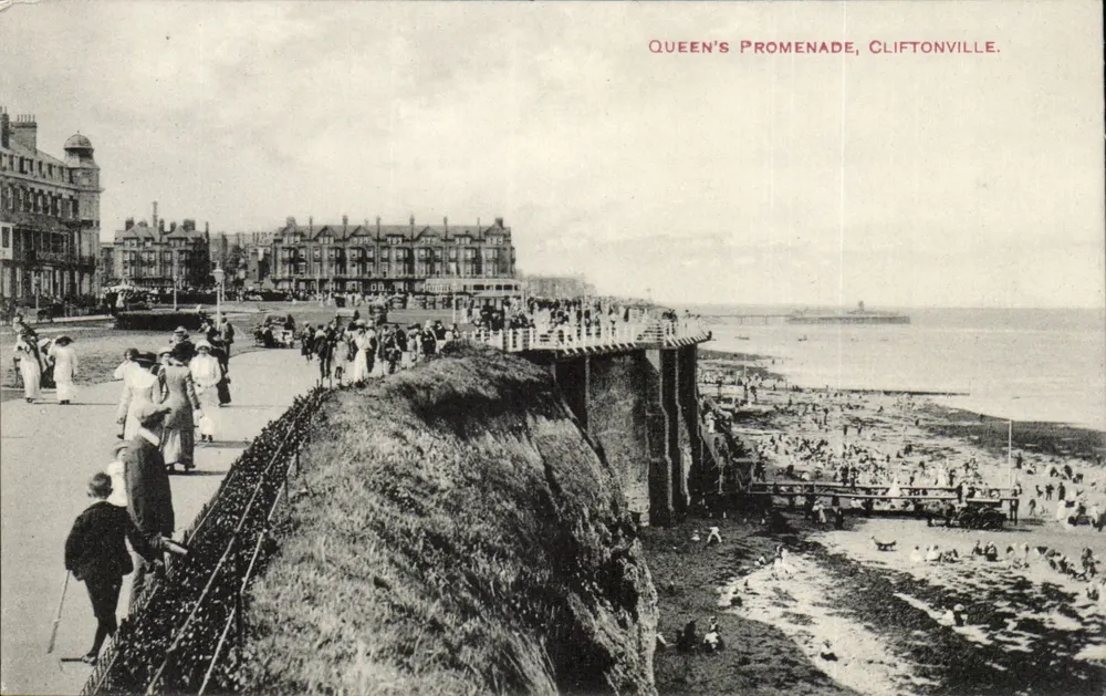 Queen's Promenade, Cliftonville — Ansicht der Promenade und der Strand — Verleger unbekannt - Vorderseite