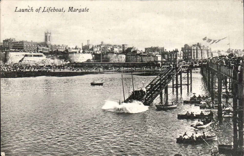 Launch of Lifeboat, Margate — Szene des Aussteigens mit Zuschauern und Pier — Verlag nicht sichtbar - Vorderseite