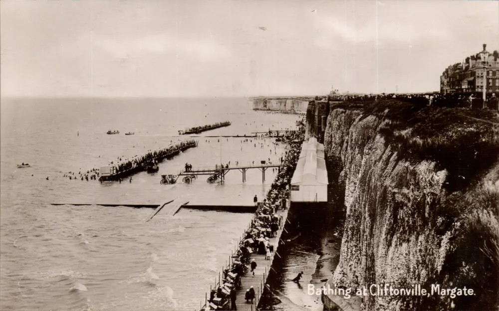 Bathing at Cliftonville, Margate — Polden & Hogben, Margate - Vorderseite