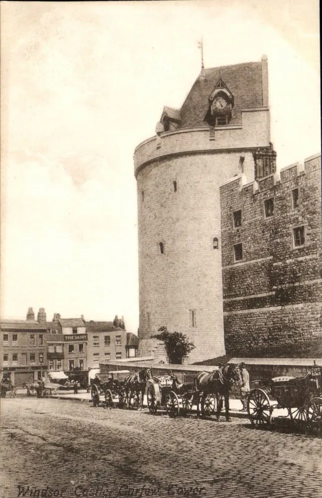 Windsor Castle, Curfew Tower — Blick auf die runde Turm und den Wall mit Kutschen — Frith's Series, n° 3542 - Vorderseite