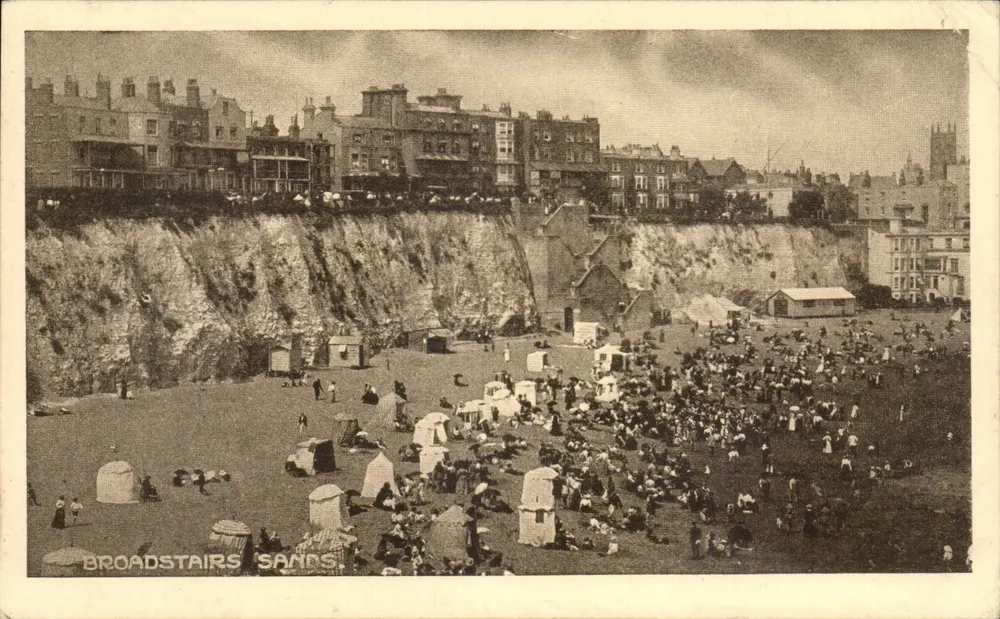 Broadstairs Sands — lebendige Strand mit Klippe und Gebäuden — Verlag unbekannt, Seriennummer nicht sichtbar - Vorderseite