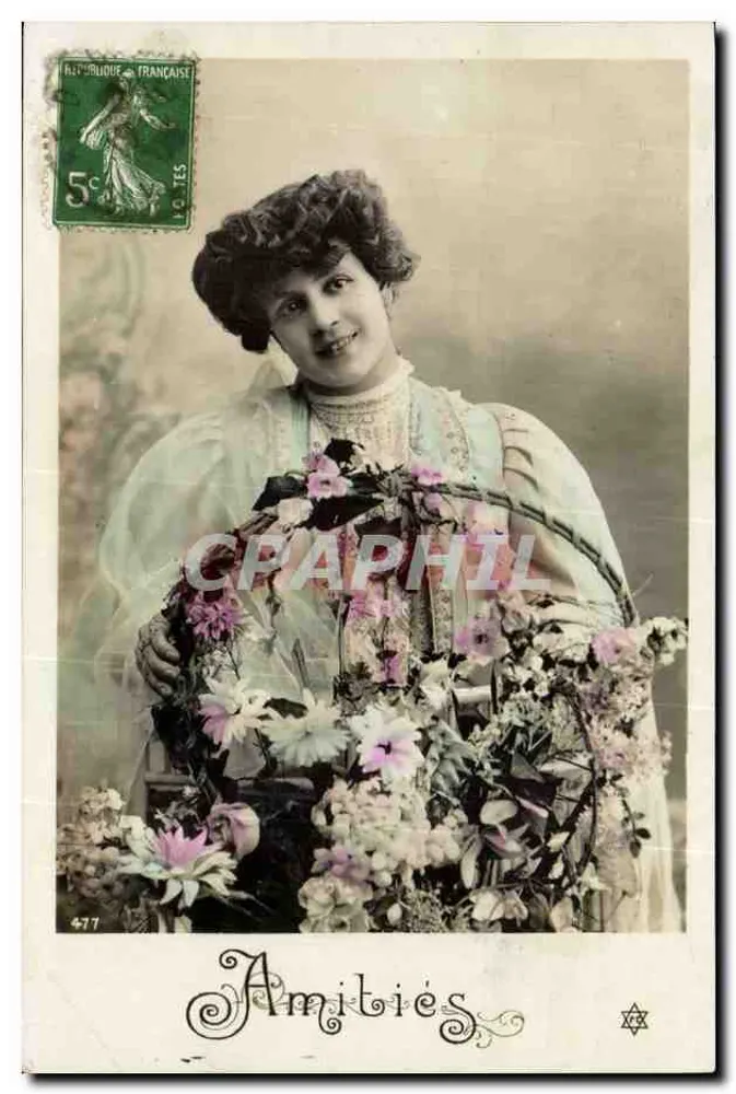 Frau in eleganter Kleidung mit Blumenkorb — Freundschaften — unbekannter Verlag, Nummer 477 - Vorderseite