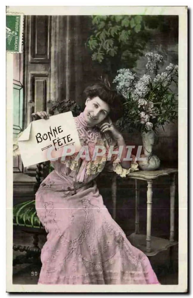 Frau in einem rosa Kleid mit einem Schild 'BONNE FÊTE' — n° 90 - Vorderseite