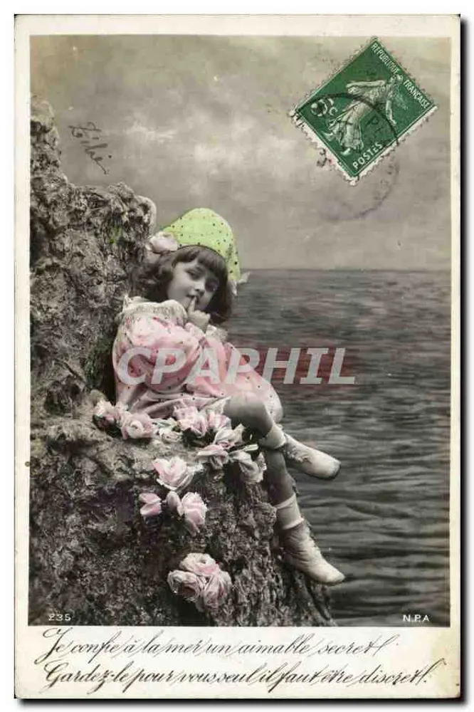 Mädchen sitzt auf einem Felsen — am Meer — N.P.A. n°235 - Vorderseite