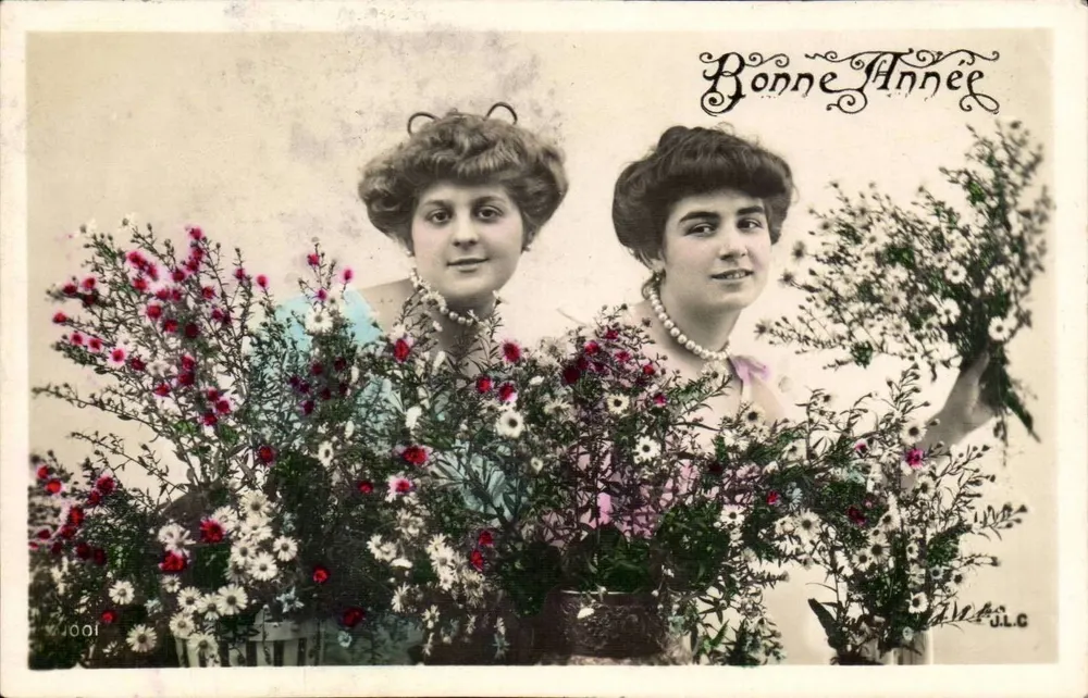 Zwei junge Frauen — mit Blumenstrauß — Frohe Neujahr — J.L.C. n°1001 - Vorderseite