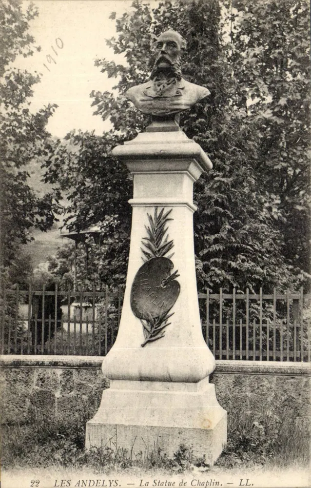 Les Andelys — A Estátua de Chaplin — LL. n°22 - Frente