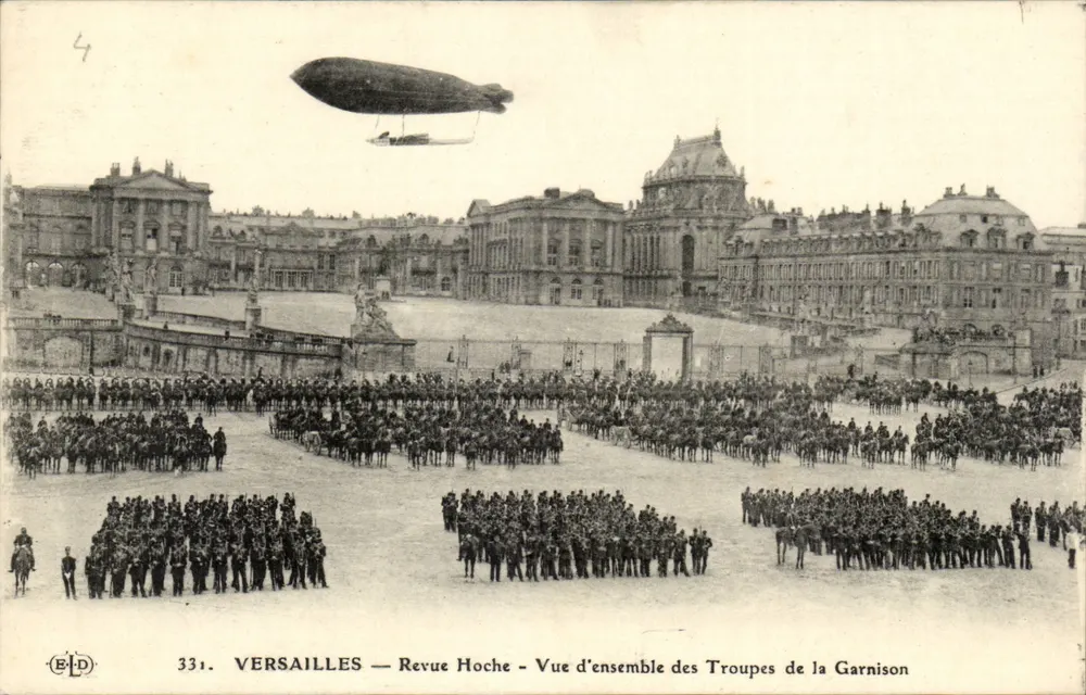 Versailles — Revue Hoche — Übersicht der Garnisonstruppen — E.D. n°331 - Vorderseite