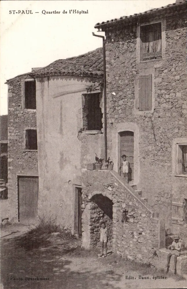 ST-PAUL — Bairro do Hospital — Foto Breckmans, Edit. Baux, épiciers - Frente