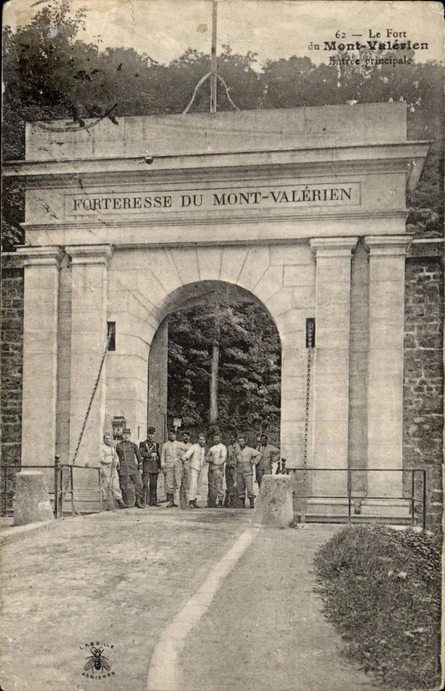 Fort Mont-Valérien — Haupteingang — Cabrille, Asnières - Vorderseite