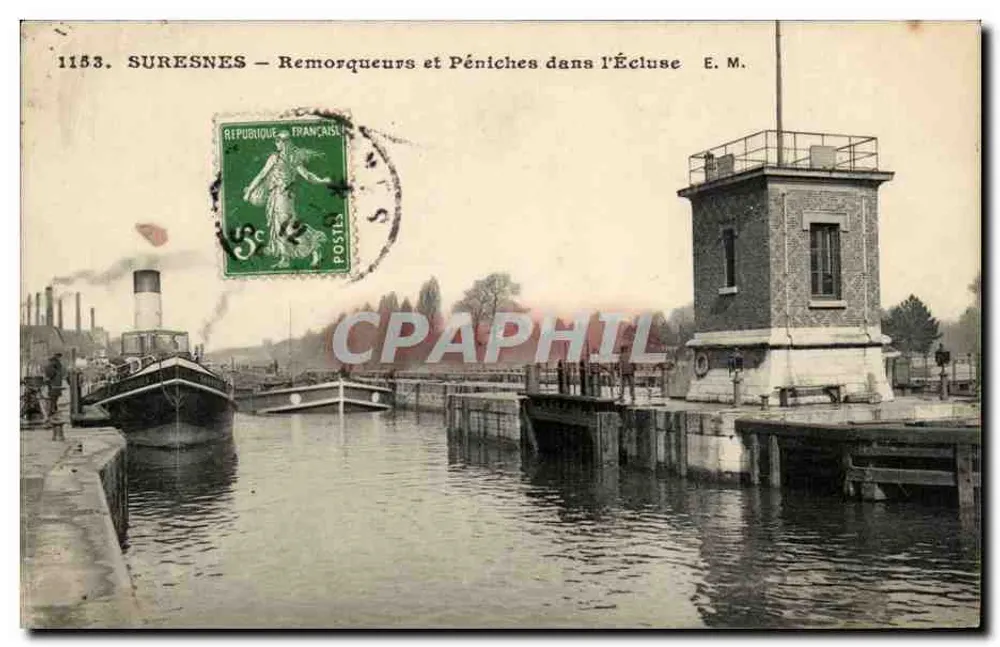 Suresnes — Trekker en Binnenschip in de Sluizengang — E. M. - Voorkant