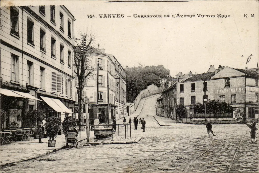 Vanves — Carrefour de l'Avenue Victor-Hugo — E.M. n°954 - Recto