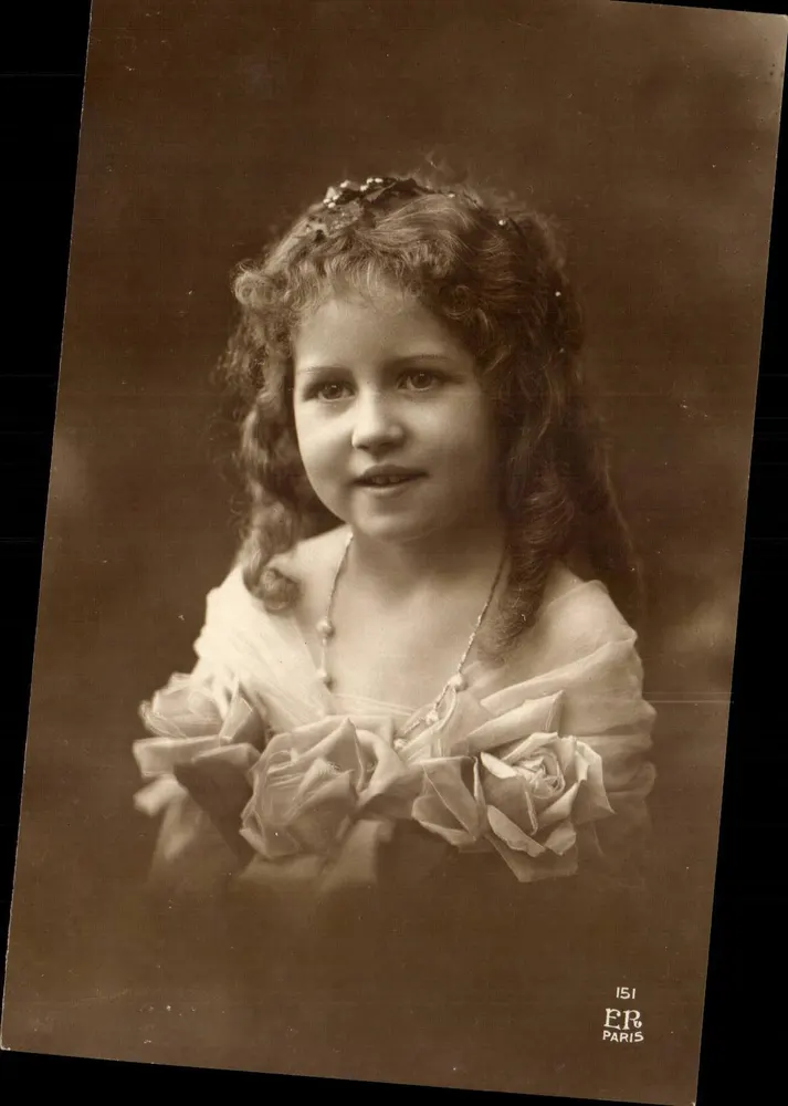 Kleine Mädchen in einem Rosenkleid — Studiofoto — ER Paris, Nr. 151 - Vorderseite