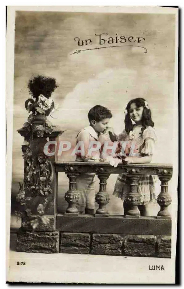 Ein Kuss — Szene mit Kindern auf einer Balustrade — Luna n°2172 - Vorderseite