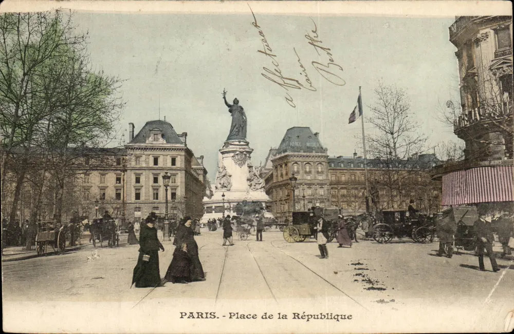 Paris - Place de la République — statue de la République, hôtel Moderne, voitures à cheval — éditeur non identifié - Frente