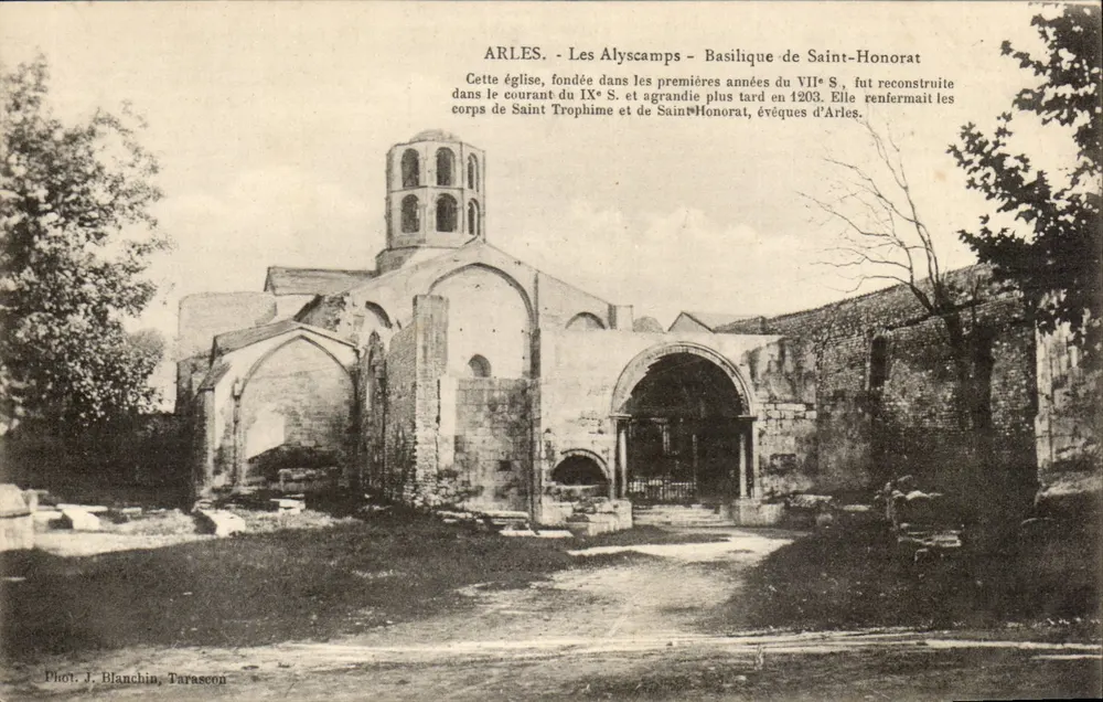 Arles - Les Alyscamps - Basílica de São Honório — Foto. J. Blanchin, Tarascon - Frente