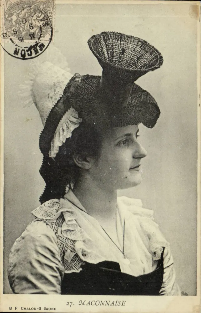 Maconnaise — Retrato de uma mulher com chapéu — B F Chalon-Saône, n°27 - Frente
