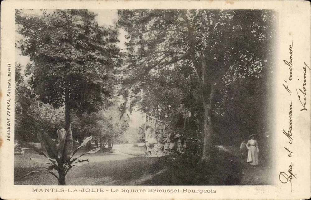 Mantes-la-Jolie - Der Platz Brieussel-Bourgeois — Beaumont Frères, Mantes - Vorderseite