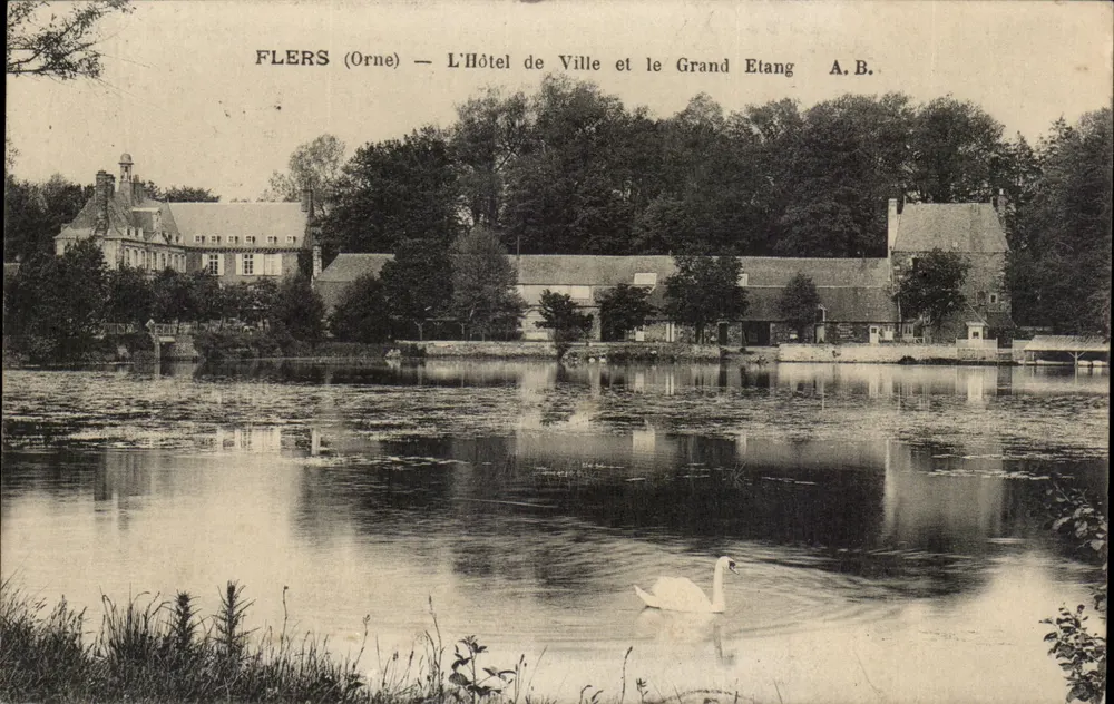 Flers (Orne) — Das Rathaus und der Große See — A.B. - Vorderseite