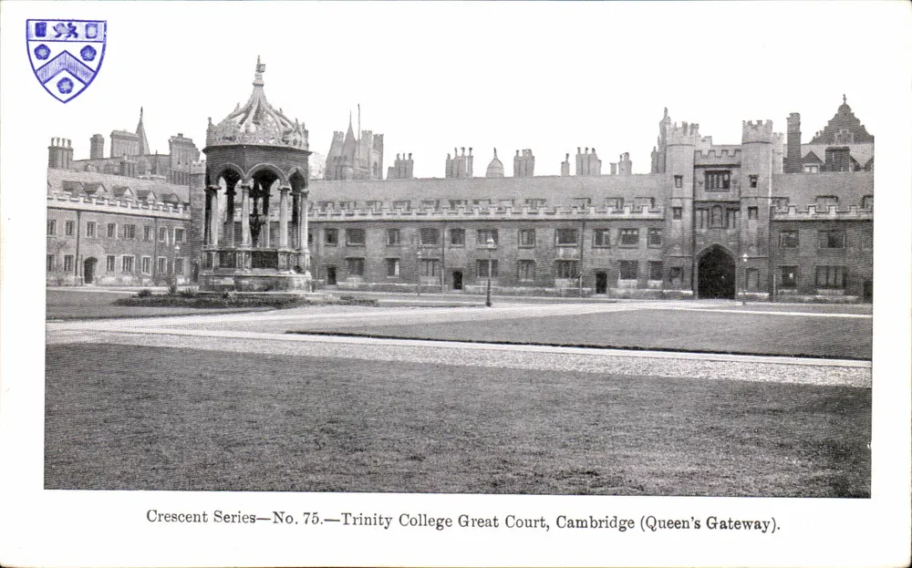 Trinity College Great Court, Cambridge (Queen's Gateway) — Crescent Series No. 75 — Verlag nicht sichtbar - Vorderseite