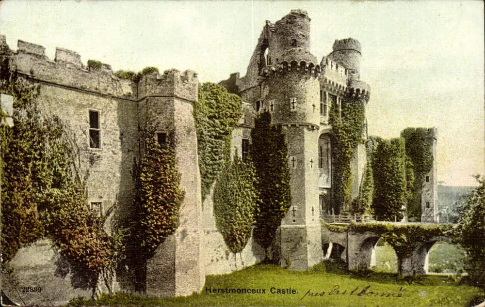 Herstmonceux Castle — nahe Brighton — The Photocrom Co. Ltd. London, Nr. 22899 - Vorderseite