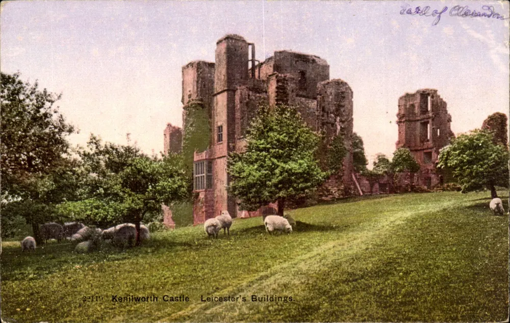 Kenilworth Castle — Ruinen und Schafe — Kenilworth Castle. Leicester's Buildings. - Vorderseite