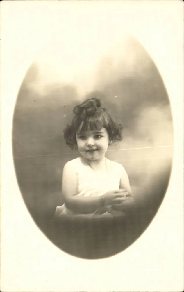 Menina — retrato de estúdio - Frente