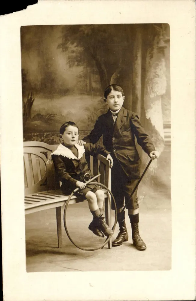 Zwei Jungen in historischem Kleid — Studio — n°80714 - Vorderseite