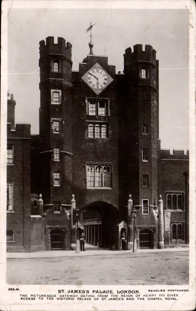 St. James's Palace, London — Historisches Portal aus der Zeit der Herrschaft von Heinrich VIII. — Beagles' Postcards n° 985.M - Vorderseite