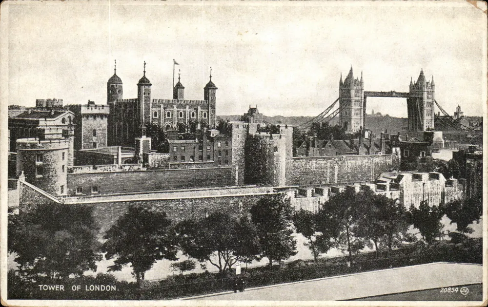 Tower of London — Panoramablick mit der Tower of London und Tower Bridge — Valentine's Postcard n°20854 - Vorderseite