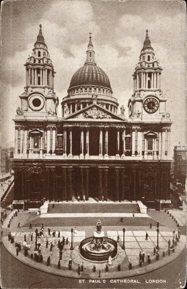 St. Paul's Cathedral, London — Panoramablick mit Brunnen — britische Ansichtskarte - Vorderseite
