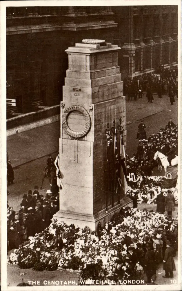 Der Cenotaph, Whitehall, London — Gedenkmonument mit Krone und Menge — unbekannter Verlag, Seriennummer 10 - Vorderseite