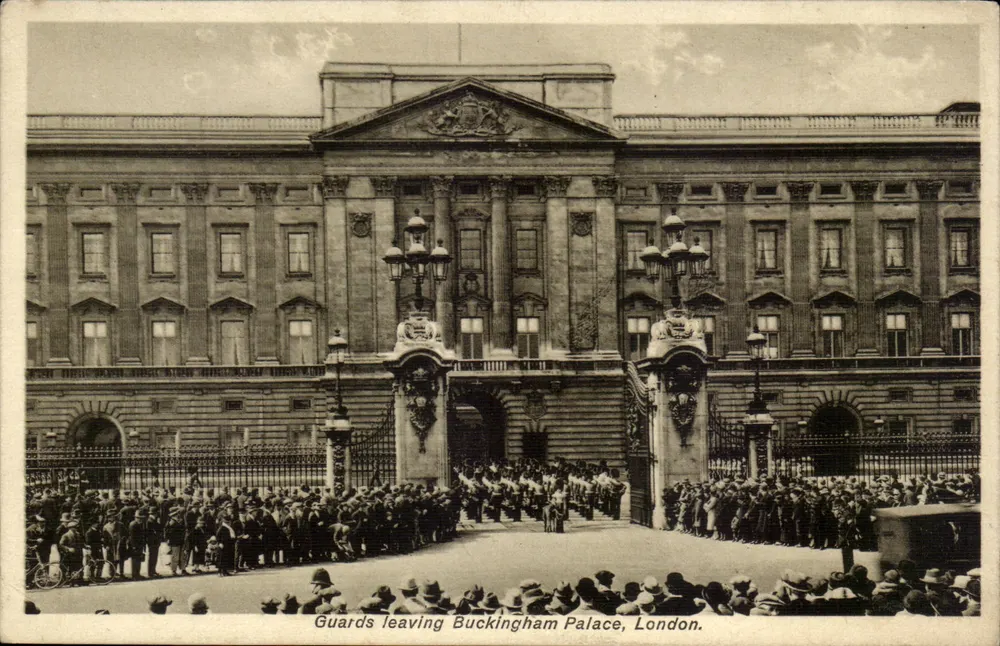 Wächter verlassen das Buckingham Palace, London — unbekannter Verlag, Seriennummer 11 - Vorderseite