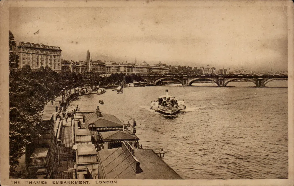 Der Thames Embankment, London — Blick mit Boot und Brücke — Verleger H. Hesket, E.C.4 - Vorderseite
