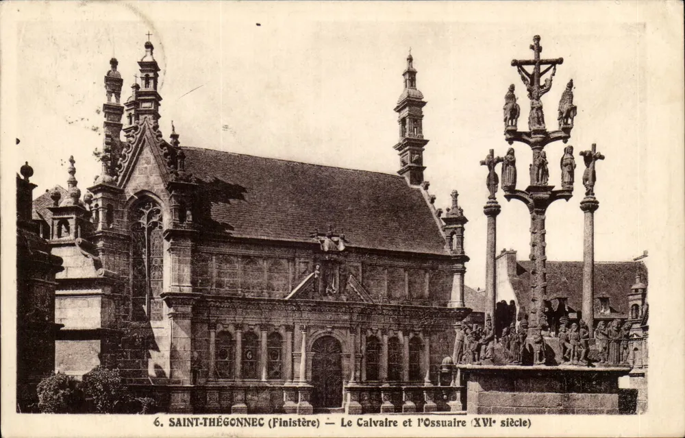 Saint-Thégonnec (Finistère) — Der Calvarienberg und das Ossarium (16. Jahrhundert) - Vorderseite