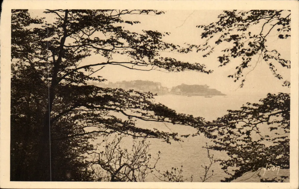 Dinard (Ille-et-Vilaine) — Uitzicht op het Moulinet vanaf Vicomté — Edities van Kunst Vicomté - Voorkant