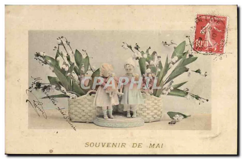 Deux poupées parmi des fleurs de printemps — Souvenir de Mai — éditeur non visible - Recto